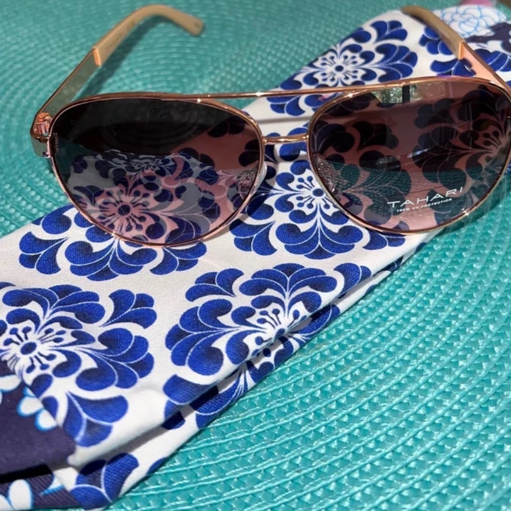 Tahari Sunglasses and Estée Lauder makeup case new